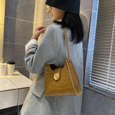 Bolsa de ombro com estampa de crocodilo de cor sólida