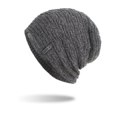Gorro de tela con patrón horizontal y vertical de vellón