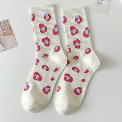 Calcetines nuevos con corazones y fresas para niña