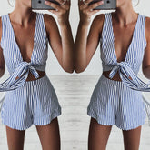 Conjunto de rayas sin mangas con lazo en V profundo