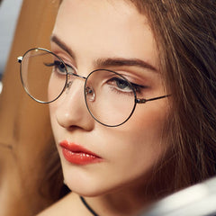 Óculos planos com armação de metal