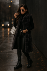 Women’s long, comfortable tank top coat with a round neck — versatile for leisure, work, or vacation.