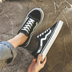 Casual women’s sneakers, comfy and breathable. Korean Vans style.