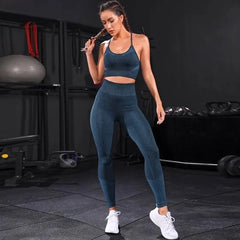 2-piece women's fitness set – high-waist leggings and sports top.
