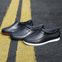 Botas de chuva curtas de cano baixo e sola macia masculinas à prova d'água