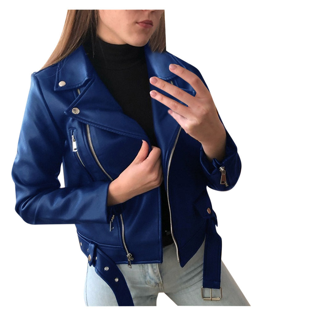 Traje de moto con chaqueta de cuero ajustada y ajustada