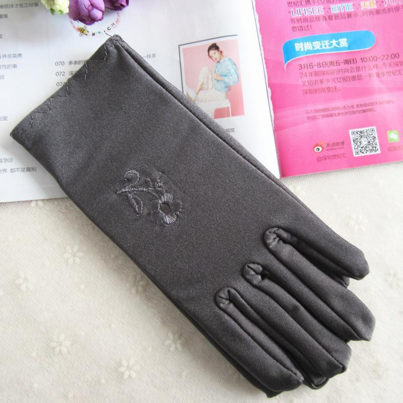 Etiquette embroidered high stretch thin gloves