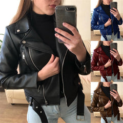 Traje de moto con chaqueta de cuero ajustada y ajustada