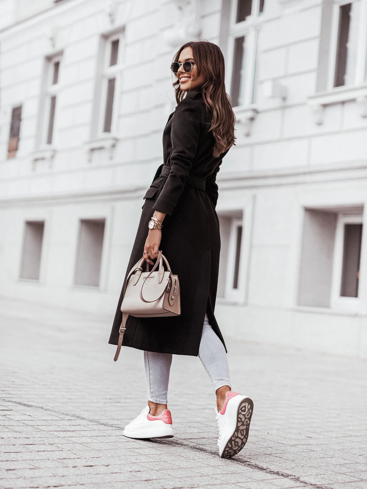 Fashionable women’s wool coat with long sleeves and a belted wrap design. Elegant and versatile — perfect for spring and autumn.