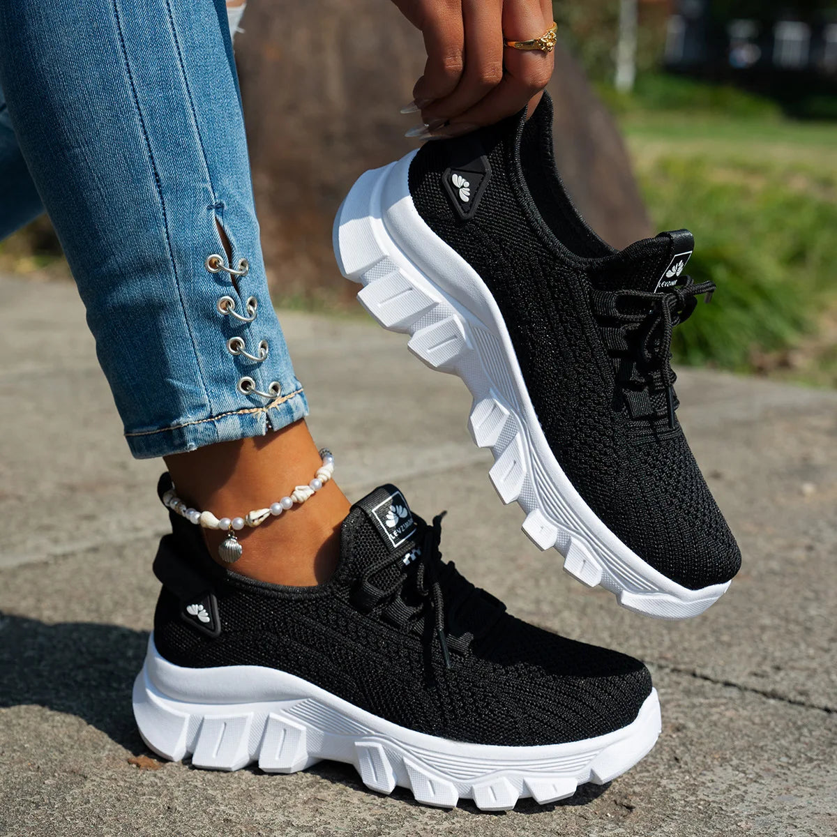 Women's 2025 Spring Knitted Shoes Lightweight Breathable Mom Shoes Plus Size Comfort Non-Slip Casual Flat Sole Slip-On
