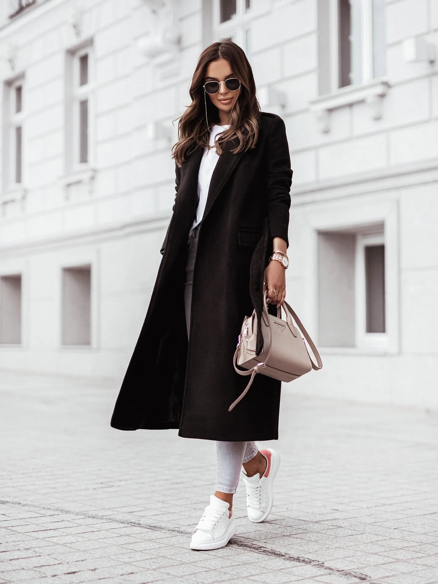 Fashionable women’s wool coat with long sleeves and a belted wrap design. Elegant and versatile — perfect for spring and autumn.