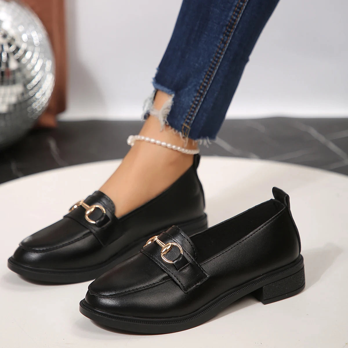 Women's Flat LoafersRetro Round Head Small Leather Shoes Soft Sole Foreign Trade Large Size Trend Zapatos Baratos Liquidaci...