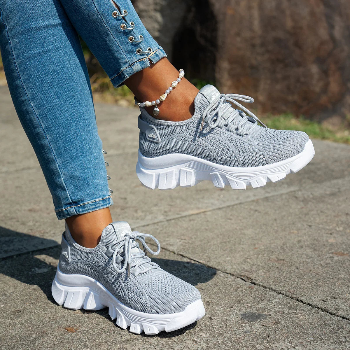 Women's 2025 Spring Knitted Shoes Lightweight Breathable Mom Shoes Plus Size Comfort Non-Slip Casual Flat Sole Slip-On
